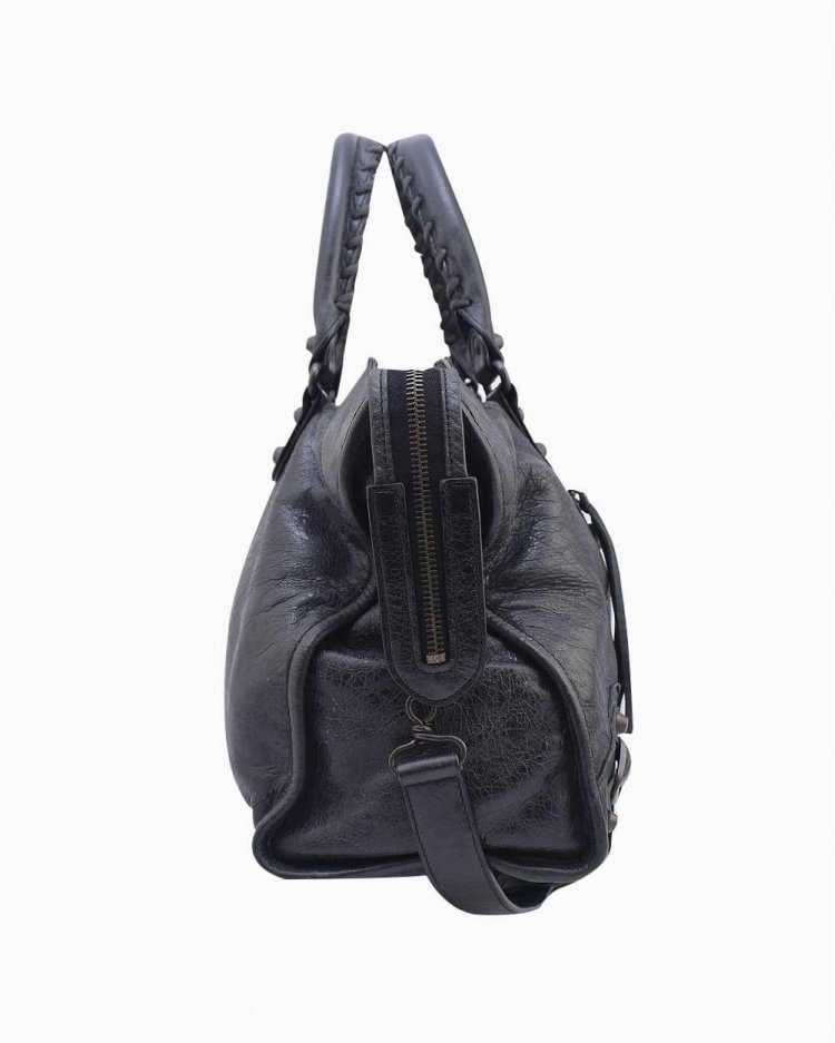 写真balenciaga old city bag black This Balenciaga City Bag Is Back In A Big Way